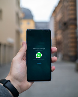 Smartphone mit WhatsApp