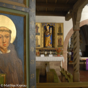 Innenraum der Veitskirche mit Blick vom Katharinenaltar auf den Chorraum